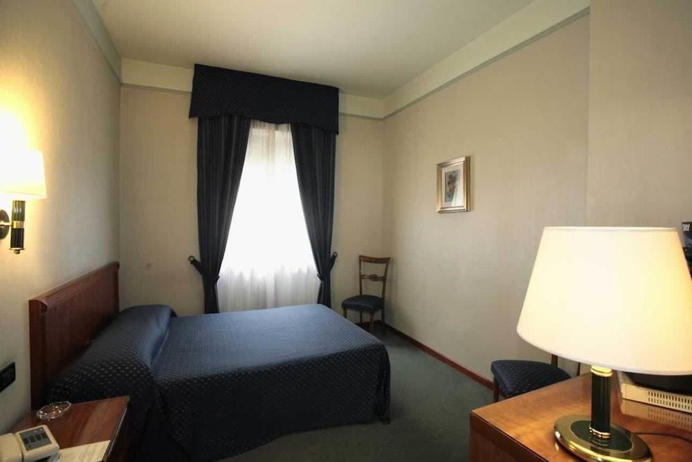 Hotel De Paris Terni Esterno foto