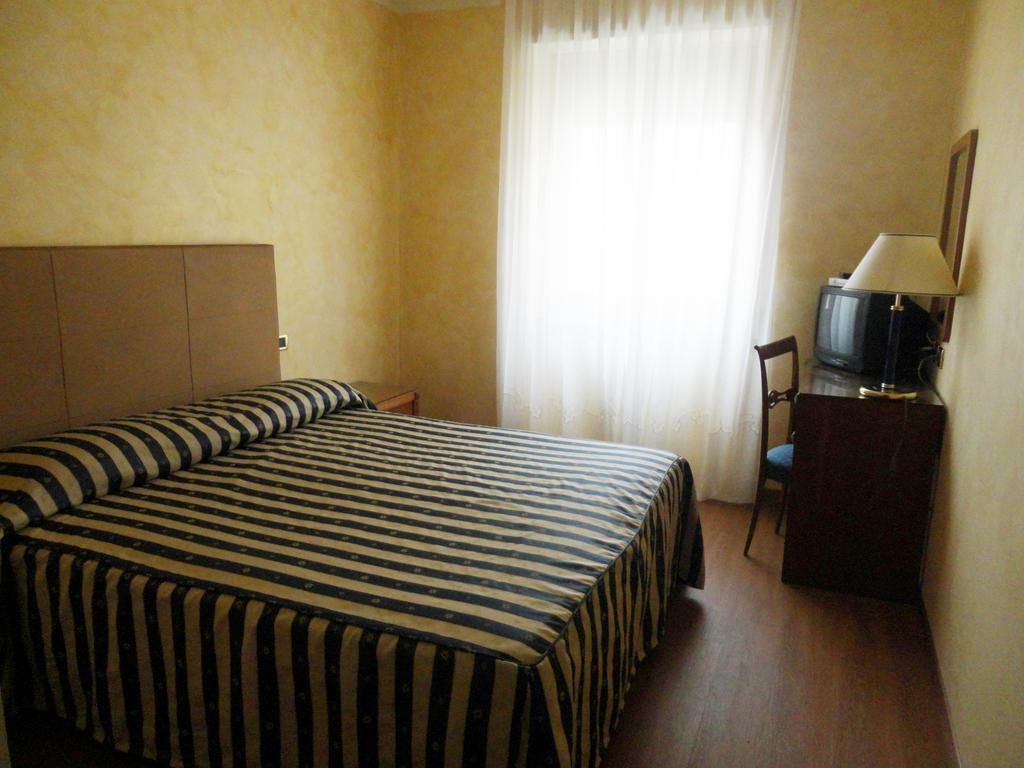 Hotel De Paris Terni Esterno foto