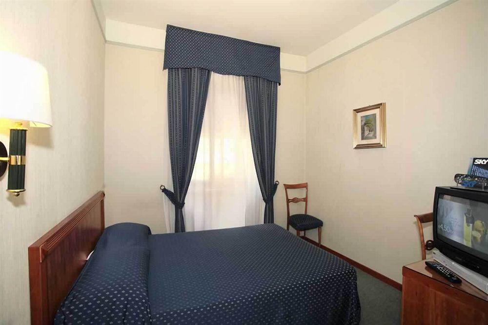 Hotel De Paris Terni Esterno foto
