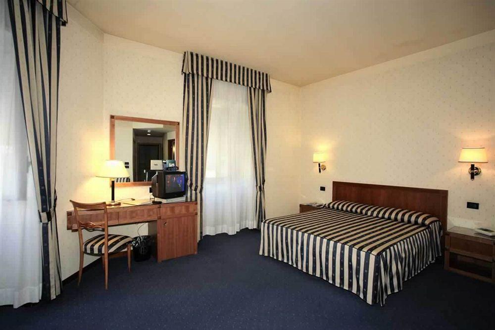 Hotel De Paris Terni Esterno foto