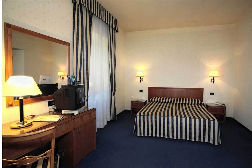 Hotel De Paris Terni Esterno foto