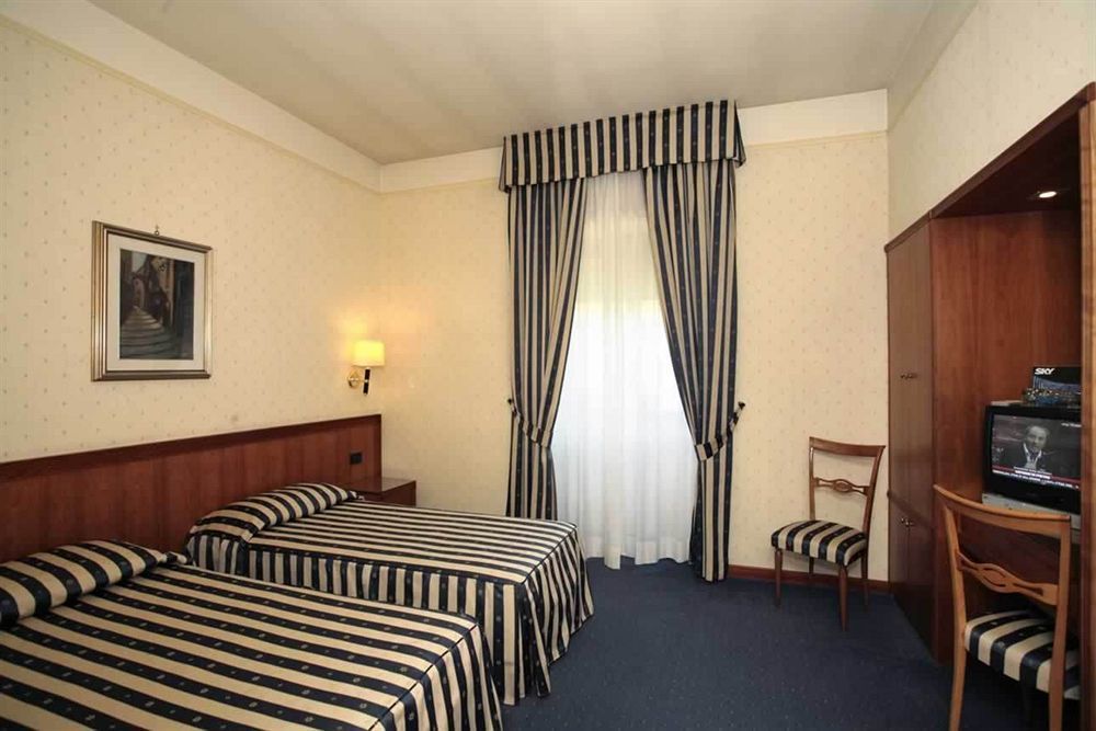 Hotel De Paris Terni Esterno foto