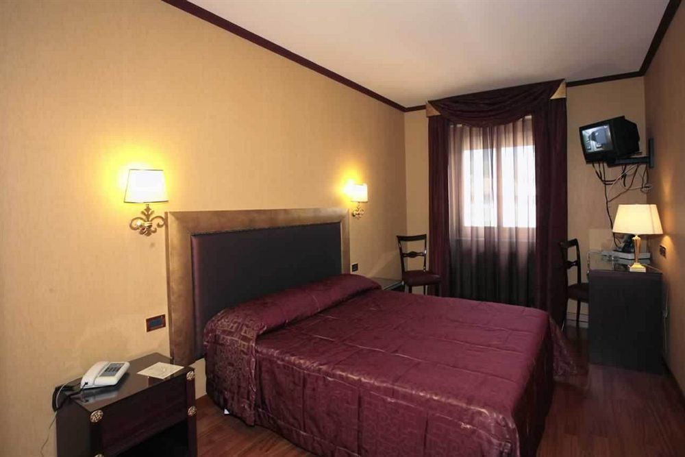Hotel De Paris Terni Esterno foto