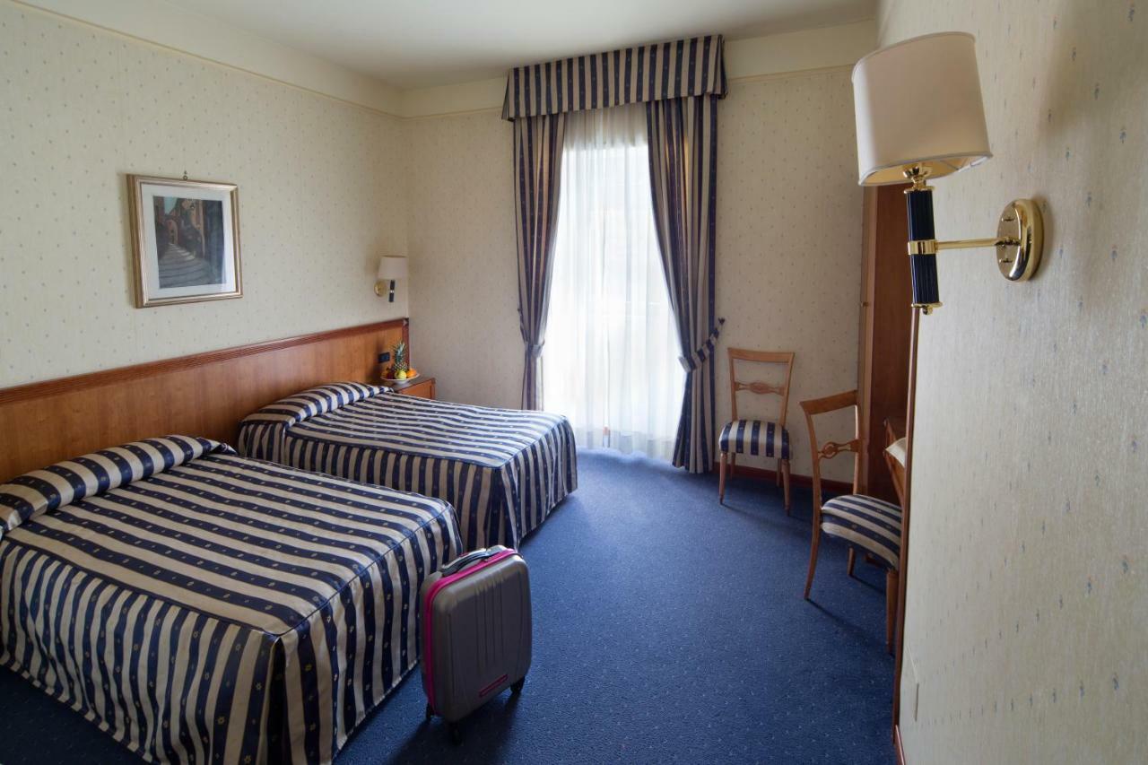 Hotel De Paris Terni Esterno foto
