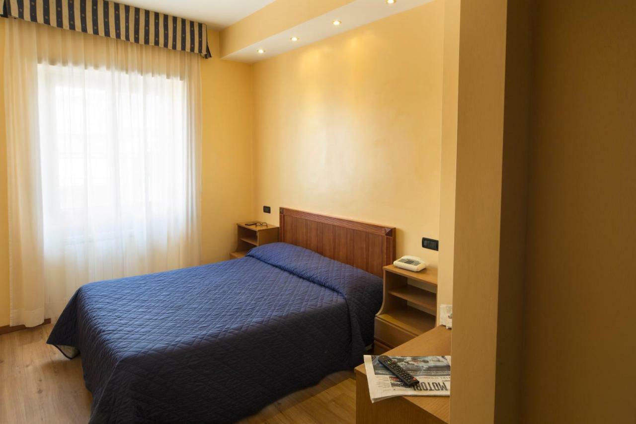 Hotel De Paris Terni Esterno foto