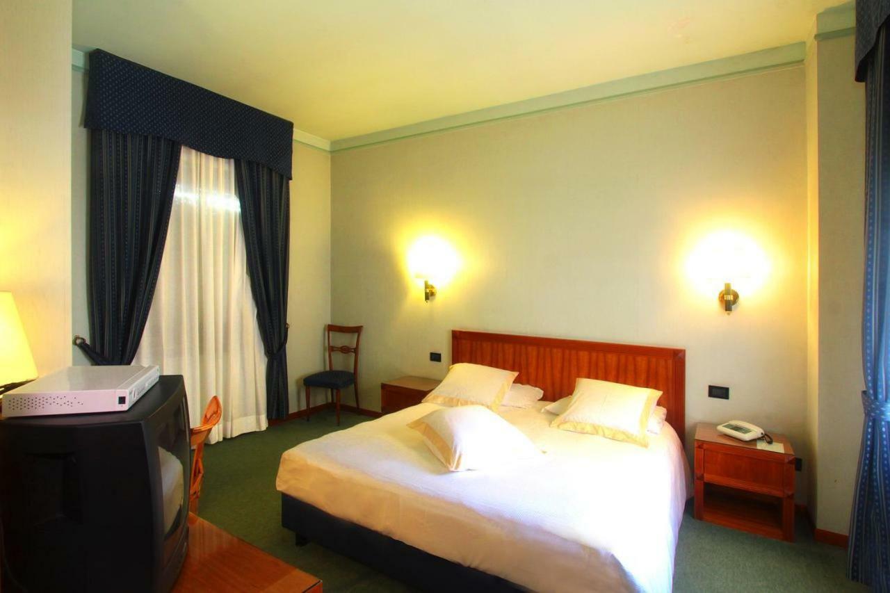 Hotel De Paris Terni Esterno foto