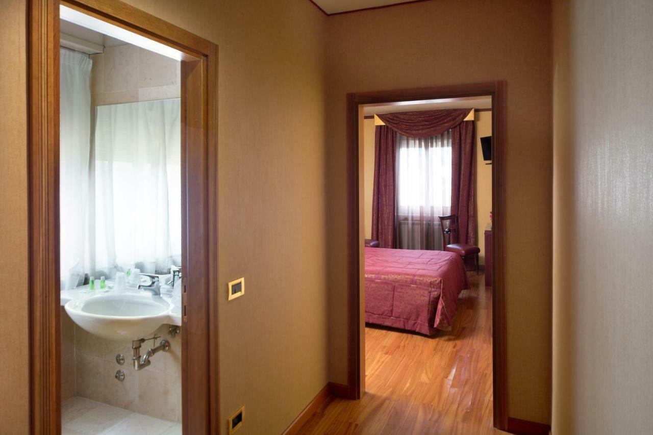 Hotel De Paris Terni Esterno foto