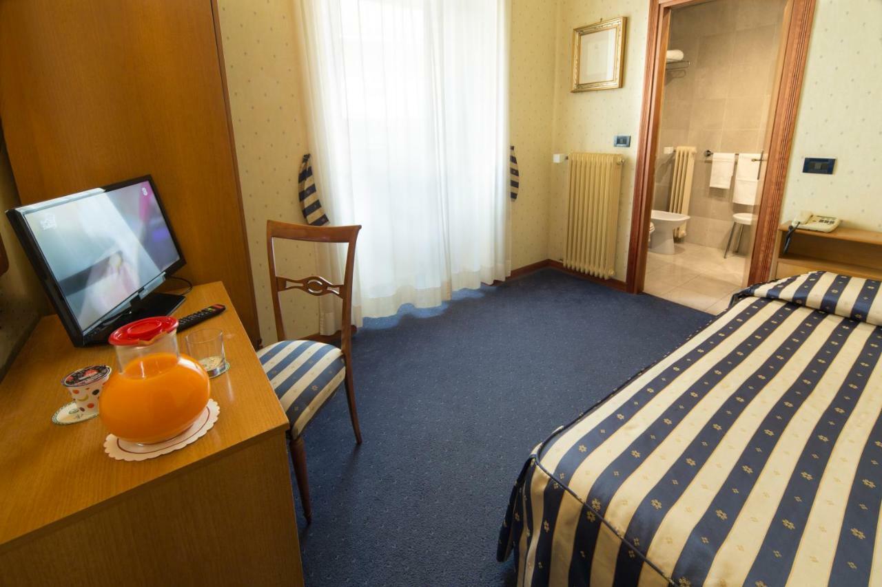 Hotel De Paris Terni Esterno foto